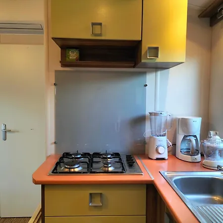Le Mobil-home D'amelie, Entre Et Garrigue Kamp alanı